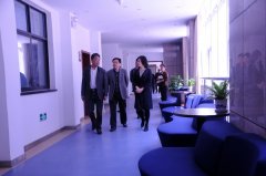 七中“植慧堂”以學(xué)生卡自助借書閱讀